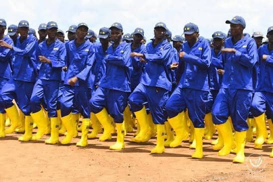 Kinshasa : les bâtisseurs du service national au rond-point Huilerie pour en finir avec l’ insalubrité